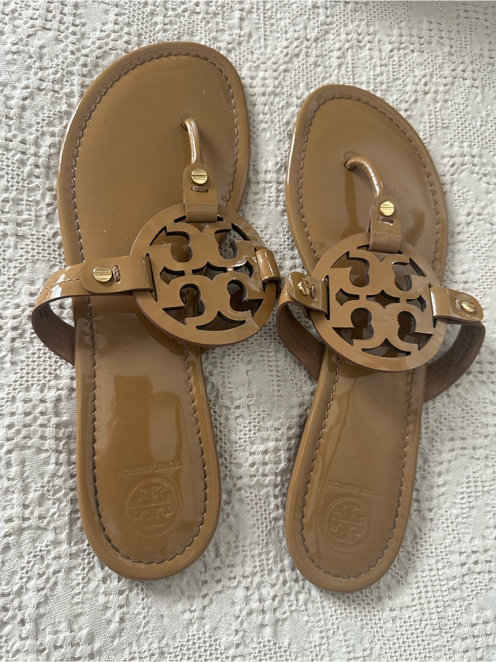 Tory Burch Patent Miller Logo Toe-Thong Sandals in Camel - Picture 7 of 14